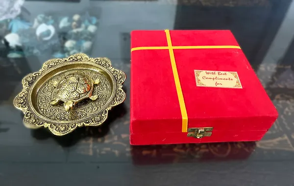 Gold_Metal_Premium_&_Elegant_Tortoise_On_Metal_Plate_with_Red_Velvet_Gift_Box_Set