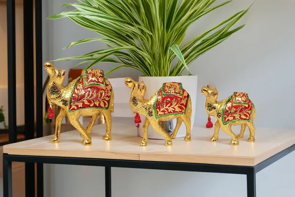 Hastcraft_Camel_Showpiece_Set_of_3,_Meenakari_Handcrafted_Metal_Decorative_Camel_Family_Elegant_Figurines_(Gold_Finish,_Multicolor)