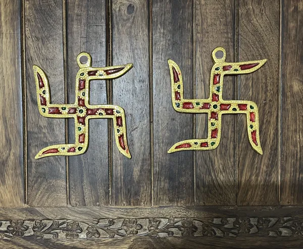 Hastcraft_Metal_Swastik_Wall_Hanging_with_Red_Green_Meenakari_Work,_Gold_Plated_Showpiece_for_Home_Décor_and_Auspicious_Gift_(Set_of_2)