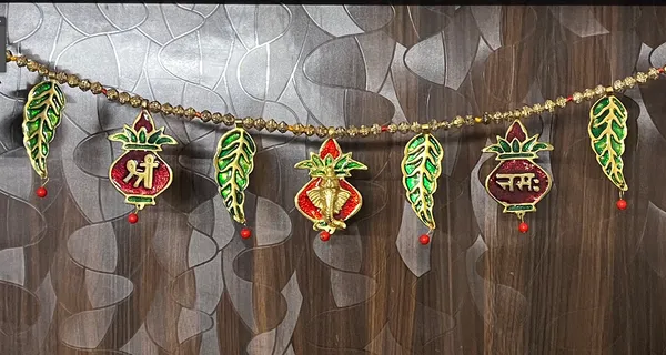 Hastcraft_Metal_Toran-Kalash_&_Leaf_Design_with_shubh_Labh,_Shree_Namah_engraved_Hanging_Decor_for_Entrance_Door