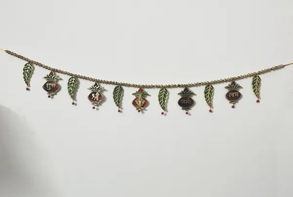 Hastcraft_Metal_Toran-Kalash_&_Leaf_Design_with_shubh_Labh,_Shree_Namah_engraved_Hanging_Decor_for_Entrance_Door