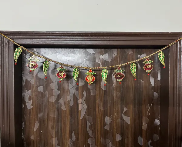 Hastcraft_Metal_Toran-Kalash_&_Leaf_Design_with_shubh_Labh,_Shree_Namah_engraved_Hanging_Decor_for_Entrance_Door