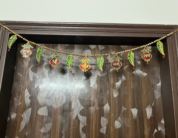 Hastcraft_Metal_Toran-Kalash_&_Leaf_Design_with_shubh_Labh,_Shree_Namah_engraved_Hanging_Decor_for_Entrance_Door