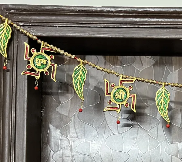 Hastcraft_Metal_Toran_Swastik_&_Leaf_design_with_shubh_Labh,_Shree_Namah_engraved_-Hanging_for_Door_Entrance_Decor