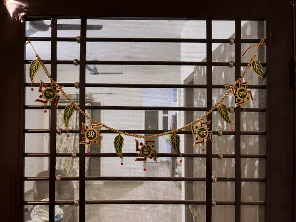 Hastcraft_Metal_Toran_Swastik_&_Leaf_design_with_shubh_Labh,_Shree_Namah_engraved_-Hanging_for_Door_Entrance_Decor