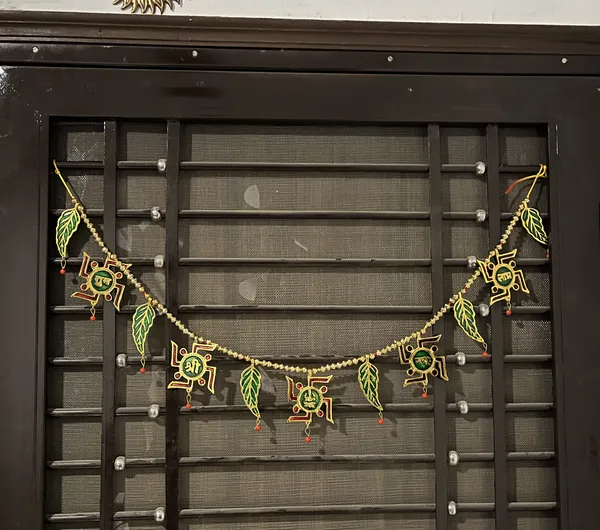 Hastcraft_Metal_Toran_Swastik_&_Leaf_design_with_shubh_Labh,_Shree_Namah_engraved_-Hanging_for_Door_Entrance_Decor