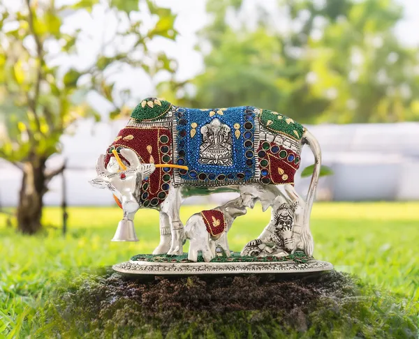 Silver_Metal_Premium_&_Elegant_Kamdhenu_Cow_With_Calf