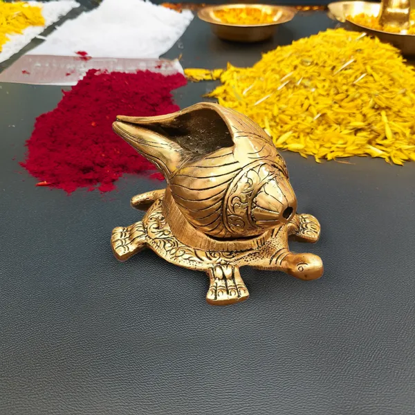 Gold_Metal_Premium_&_Elegant_Shankh_On_Kachua_Stand