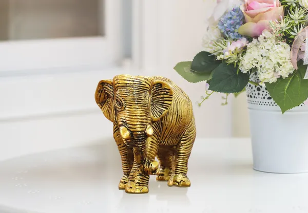 Gold_Metal_Premium_&_Elegant_African_Elephant_Showpiece