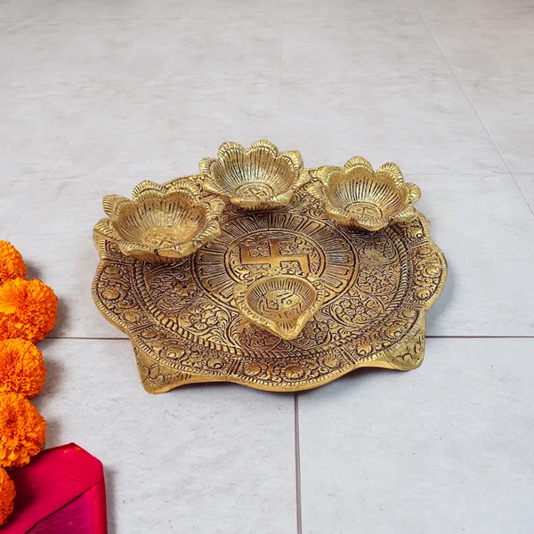 Gold_Metal_Premium_&_Elegant_Pooja_Thali_With_Diya