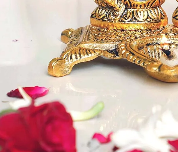 Gold_Metal_Premium_&_Elegant_Lakshmi-Ganesh_Idol_With_Diya