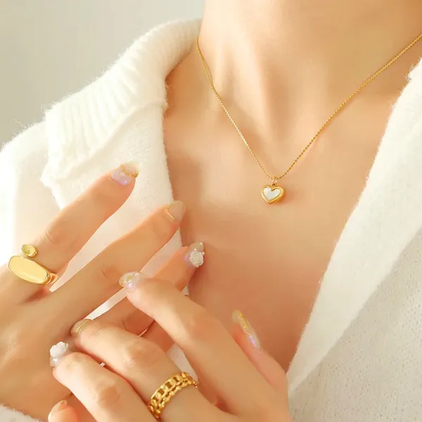 White_Heart_Pendant_Necklace