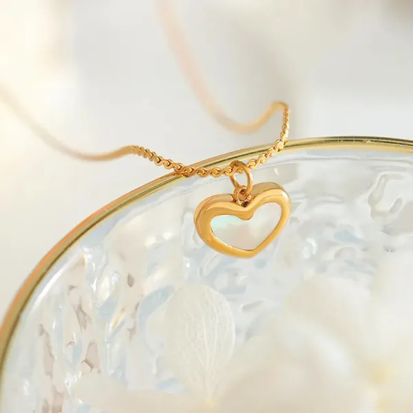 White_Heart_Pendant_Necklace