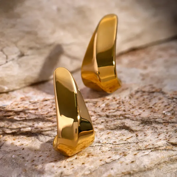 Twisted_Dome_Bold_Stud_Earrings