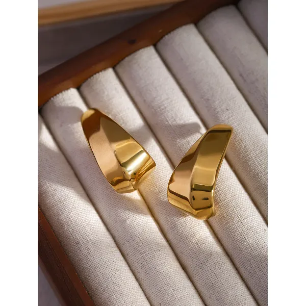 Twisted_Dome_Bold_Stud_Earrings