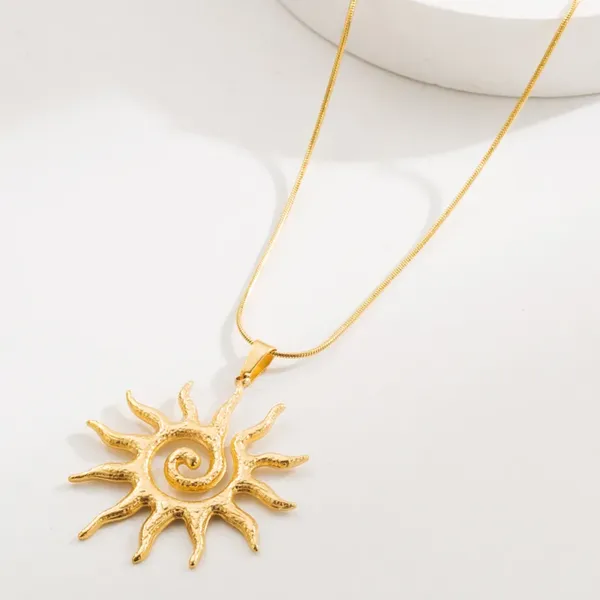 Bold_Sun_Pendant_Necklace