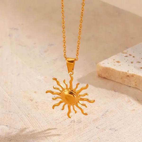 Bold_Sunburst_Pendant_Necklace