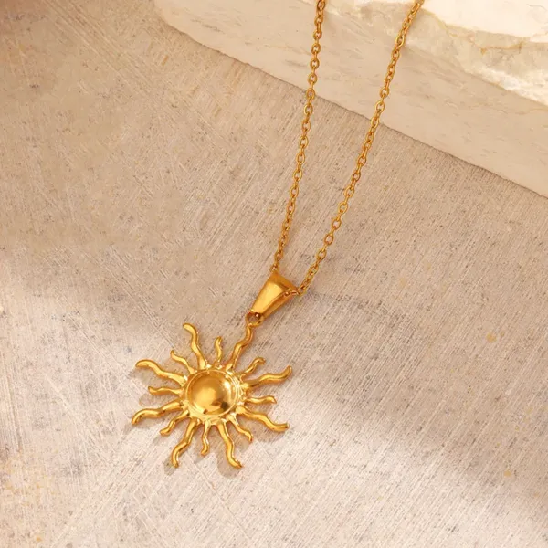 Bold_Sunburst_Pendant_Necklace