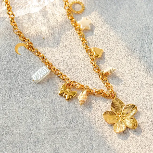 Chunky_Golden_Foral_Necklace