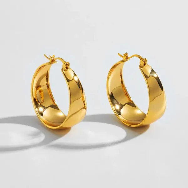Chunky_Golden_Hoop_Earrings