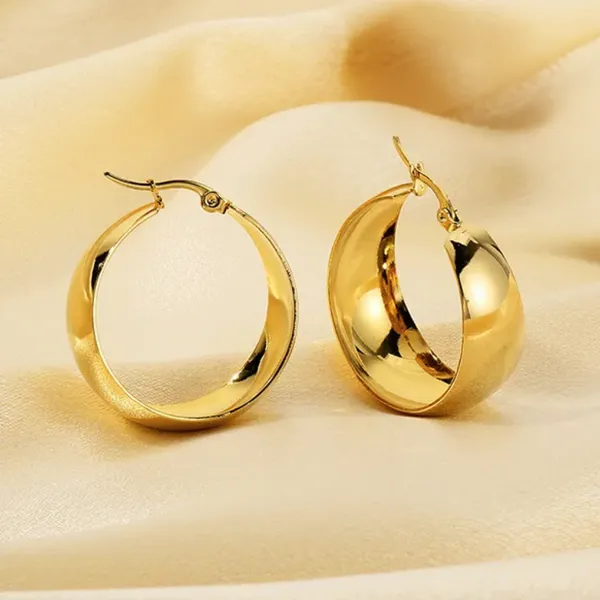 Chunky_Golden_Hoop_Earrings