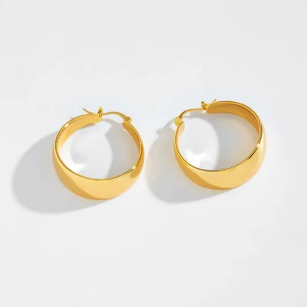 Chunky_Golden_Hoop_Earrings
