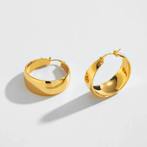 Chunky_Golden_Hoop_Earrings