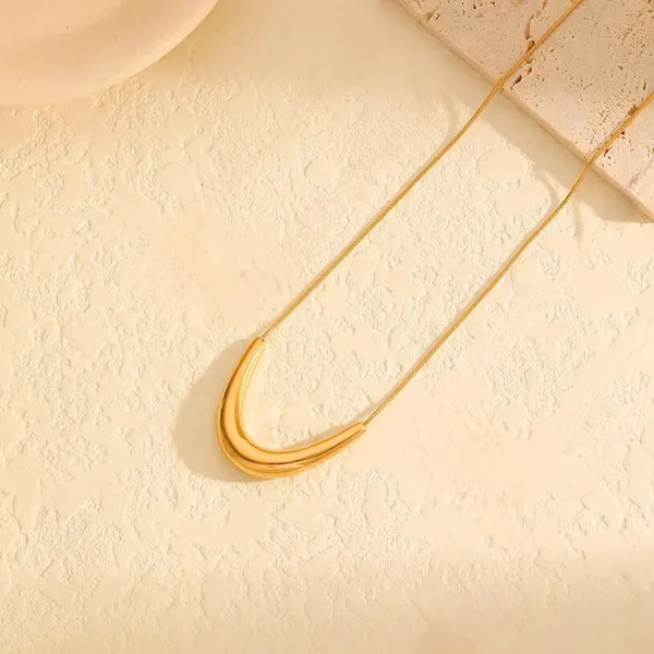 Bold_U_Bar_Pendant_Necklace