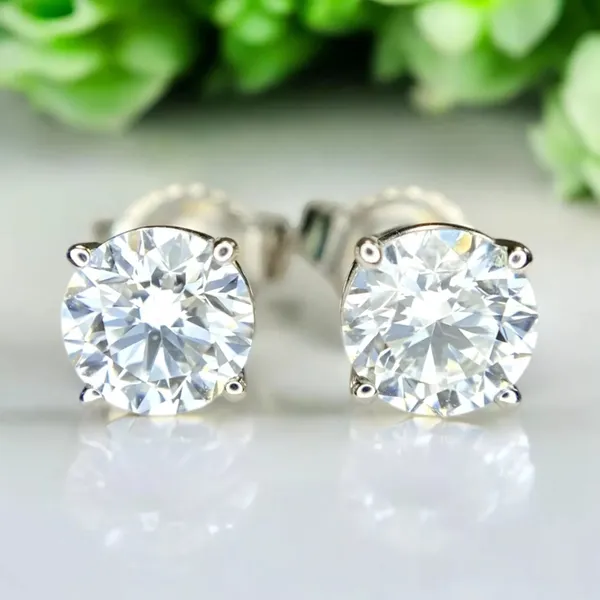 Round_Cut_Solitaire_Stud_Earrings_With_2_Carat_Look
