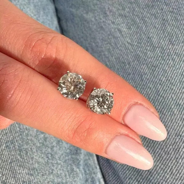 Round_Cut_Solitaire_Stud_Earrings_With_2_Carat_Look
