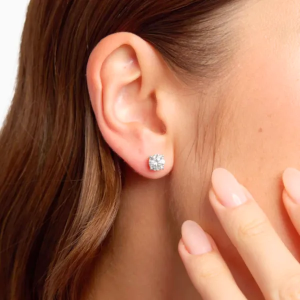 Round_Cut_Solitaire_Stud_Earrings_With_2_Carat_Look