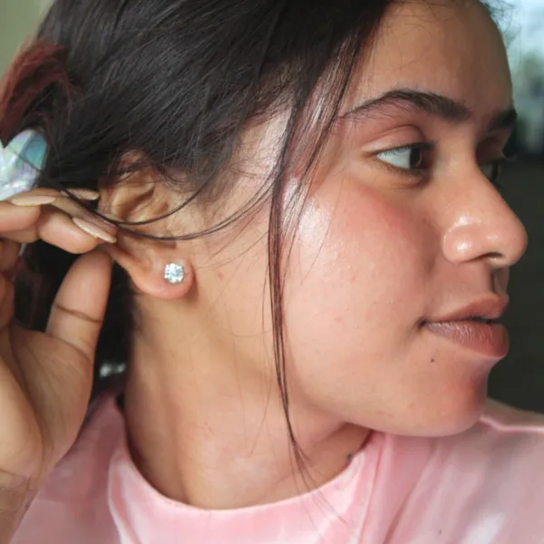Round_Cut_Solitaire_Stud_Earrings_With_3_Carat_Look