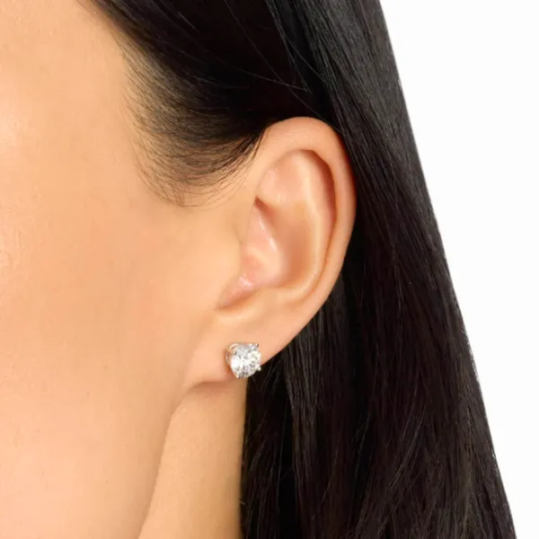 Round_Cut_Solitaire_Stud_Earrings_With_3_Carat_Look