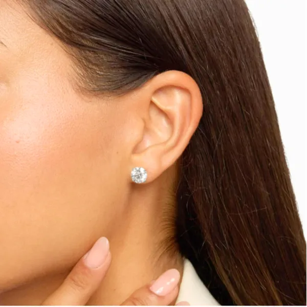 Round_Cut_Solitaire_Stud_Earrings_With_4_Carat_Look