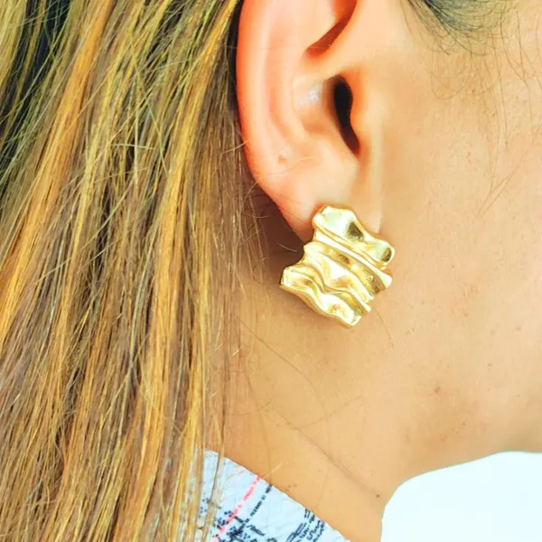 Textured_Bold_Square_Stud_Earrings
