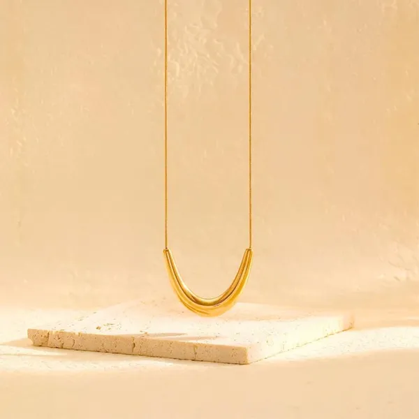Bold_U_Bar_Pendant_Necklace