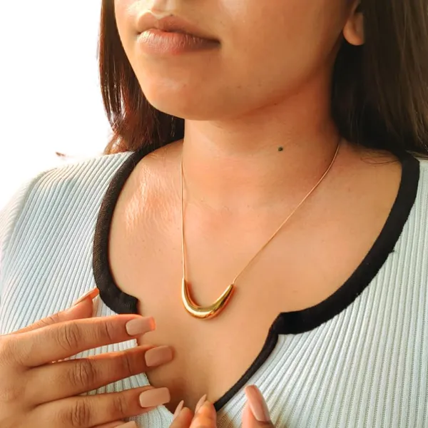 Bold_U_Bar_Pendant_Necklace