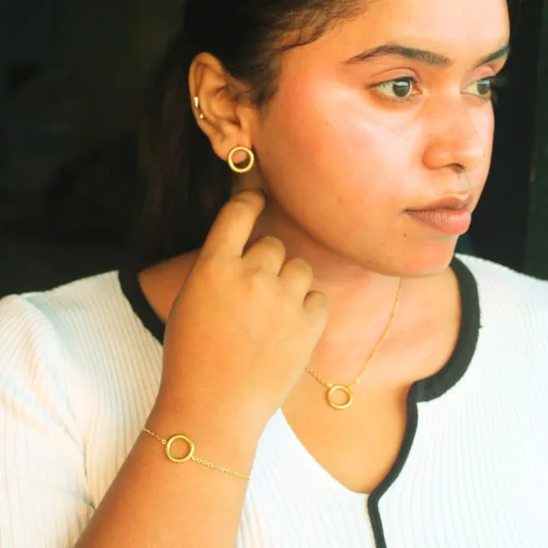 Twisted_Circle_Pendant_Necklace