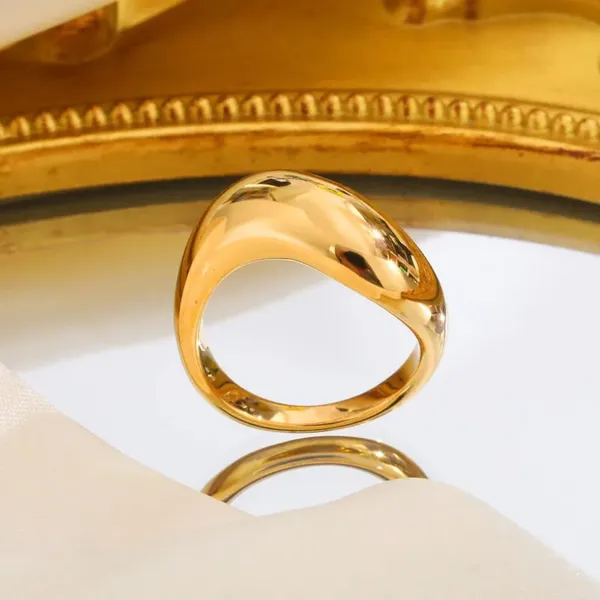Bold_Curved_Dome_Ring
