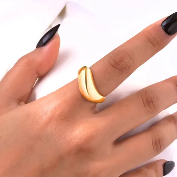 Bold_Curved_Dome_Ring