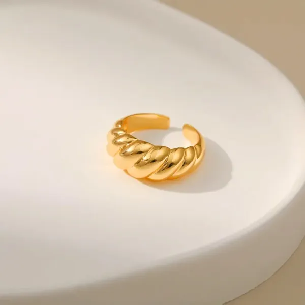 Bold_Croissant_Open_Ring