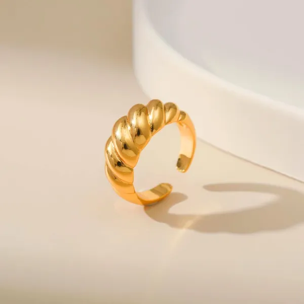 Bold_Croissant_Open_Ring