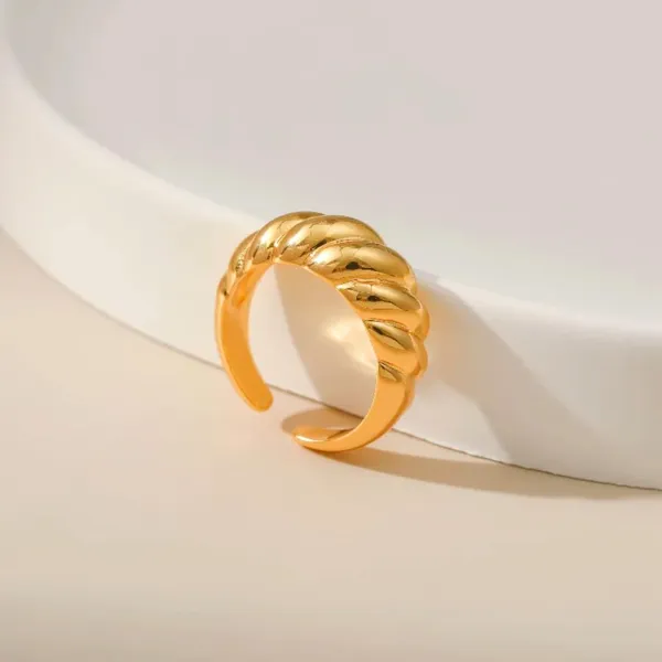 Bold_Croissant_Open_Ring
