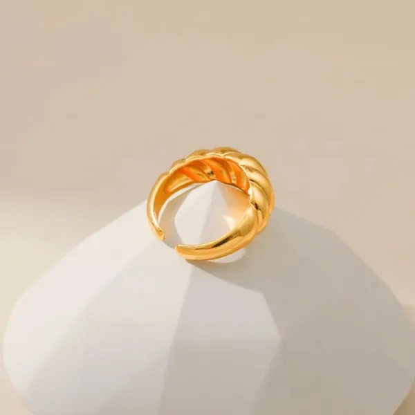 Bold_Croissant_Open_Ring