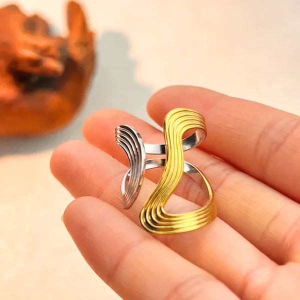 Super_Bold_Dual_Tone_Wavy_Ring