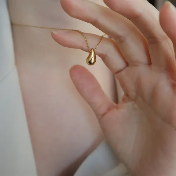 Tiny_Teardrop_Pendant_Necklace
