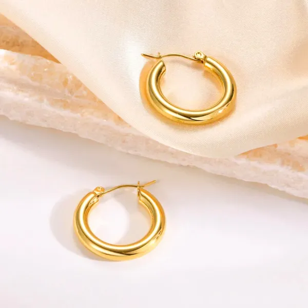 Classic_Round_Hoop_Earrings