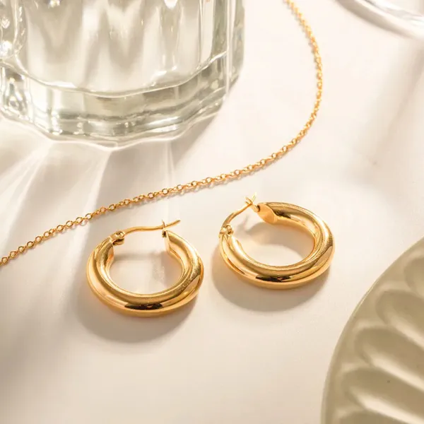Classic_Round_Hoop_Earrings
