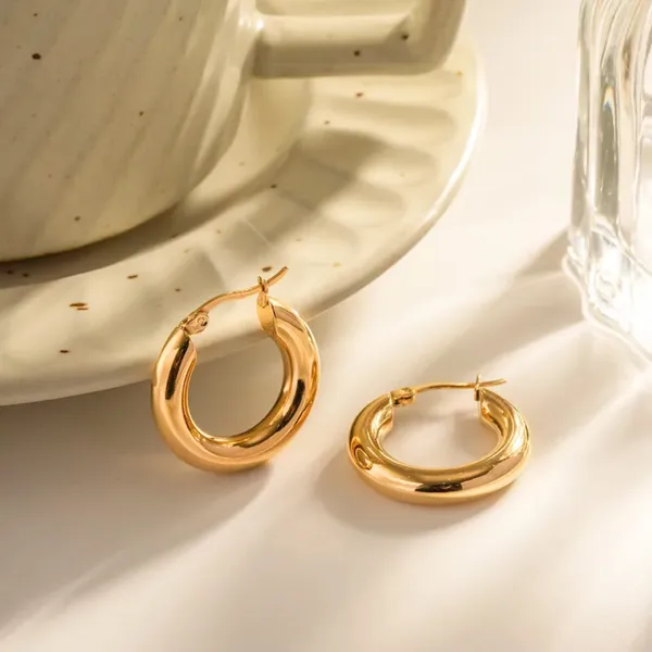 Classic_Round_Hoop_Earrings