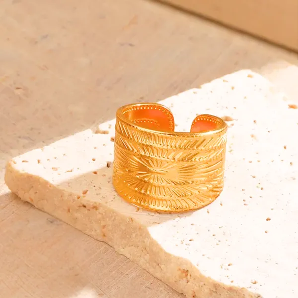 Bold_Textured_Statement_Ring
